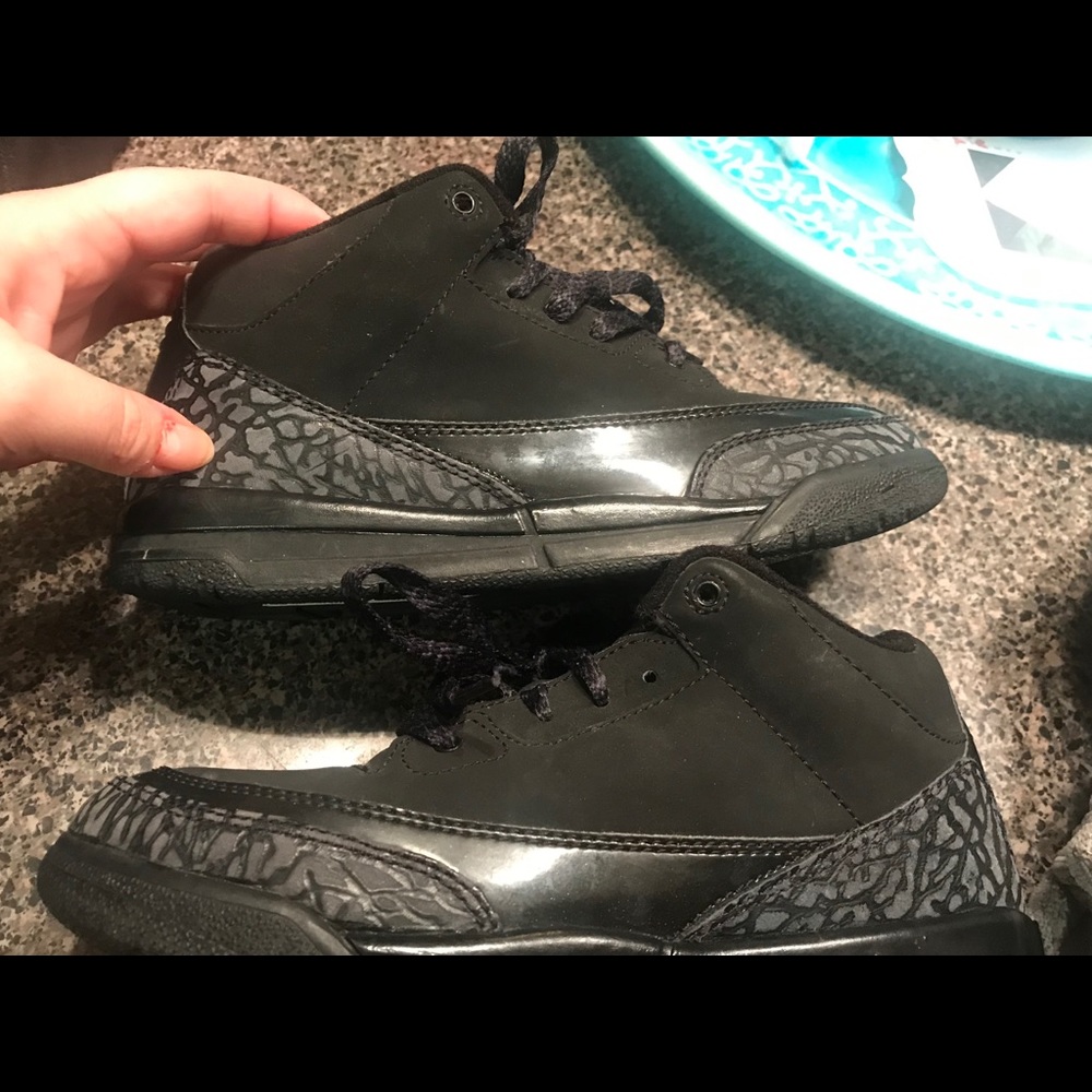 Boys size 6 Black Jordan’s great condition